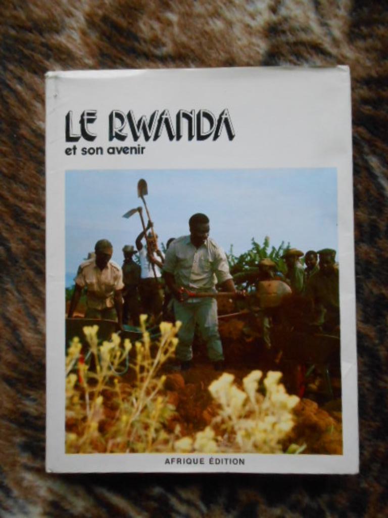 boek : Le Rwanda et son avenir, Ophalen of Verzenden, Gelezen