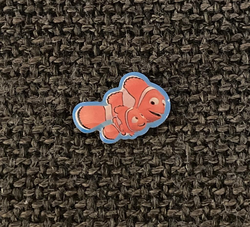 PIN - DISNEY - PIXAR - FINDING NEMO, Verzamelen, Verzenden, Gebruikt, Figuurtje, Speldje of Pin