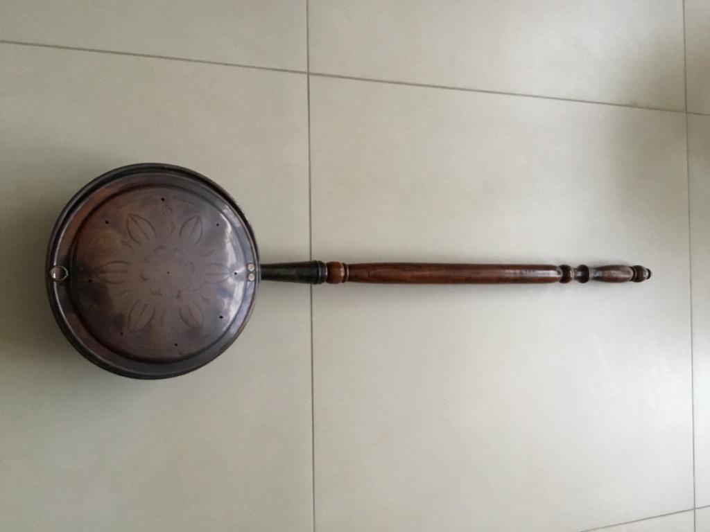 Oude bed pan ., Ophalen