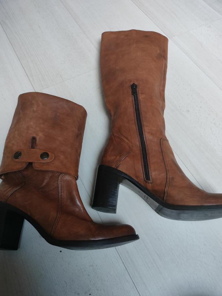 Korte/lange laarzen in cognackleur  maat 37 hakhoogte is 7cm, Kleding | Dames, Hoge laarzen, Laura en ko, Overige kleuren, Ophalen of Verzenden