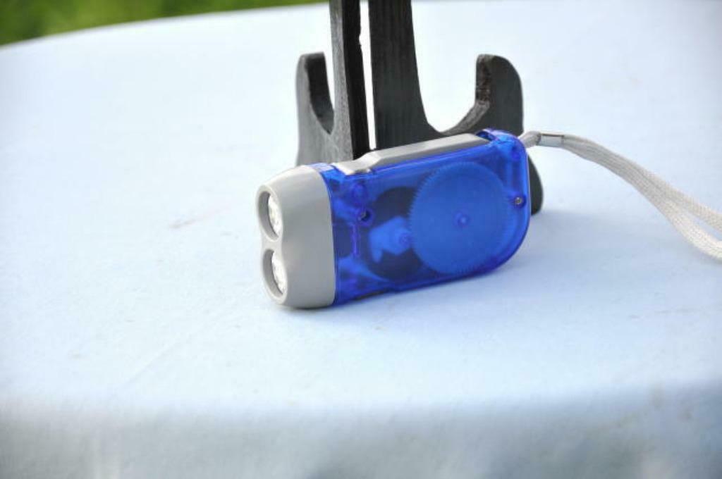 § lampe de poche dynamo, Enlèvement ou Envoi, Neuf