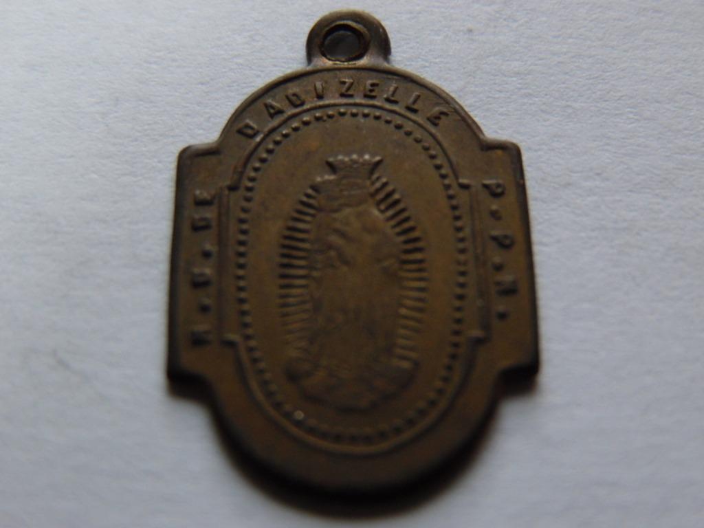 M16 * Antiek Medaillon Dadizele* in oud geschrift, Ophalen of Verzenden
