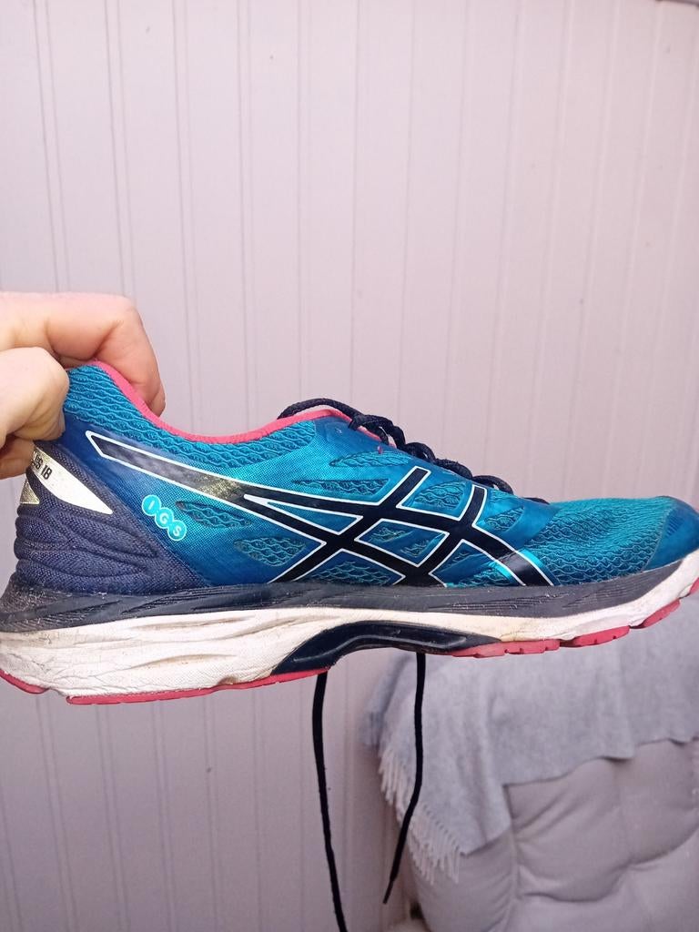 Asics cumulus taille 44, Sports & Fitness, Course, Jogging & Athlétisme, Course à pied, Enlèvement ou Envoi, Chaussures de course à pied