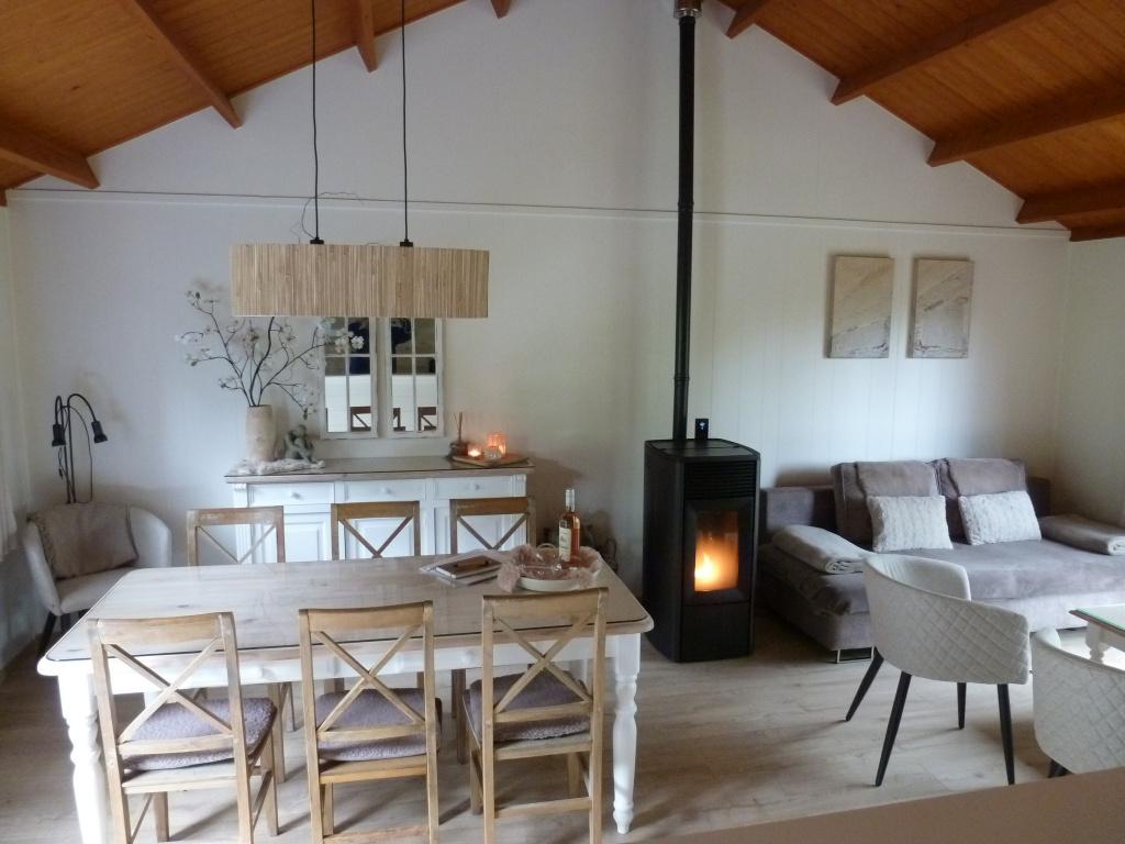 Chalet te huur in de Ardennen., Vakantie, Bed & Breakfasts en Pensions, Recreatiepark, Aan meer of rivier, In bergen of heuvels