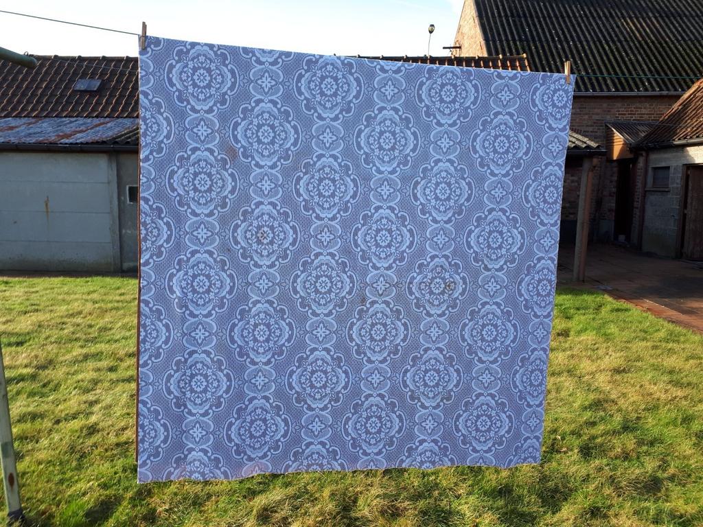 Tafelkleed kant met bruine ondergrond 136 cm x 266 cm, Huis en Inrichting, Tafelkleden, Ophalen of Verzenden, Gebruikt, Rechthoek