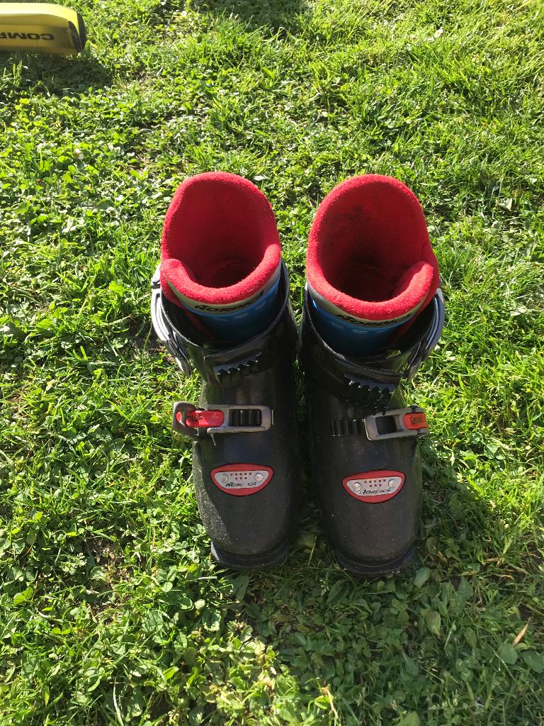 Ski, stokken en schoenen voor kinderen 5-6 jaar, mt 28-29, Sport en Fitness, Skiën en Langlaufen, Ophalen, Gebruikt, Ski, Ski's