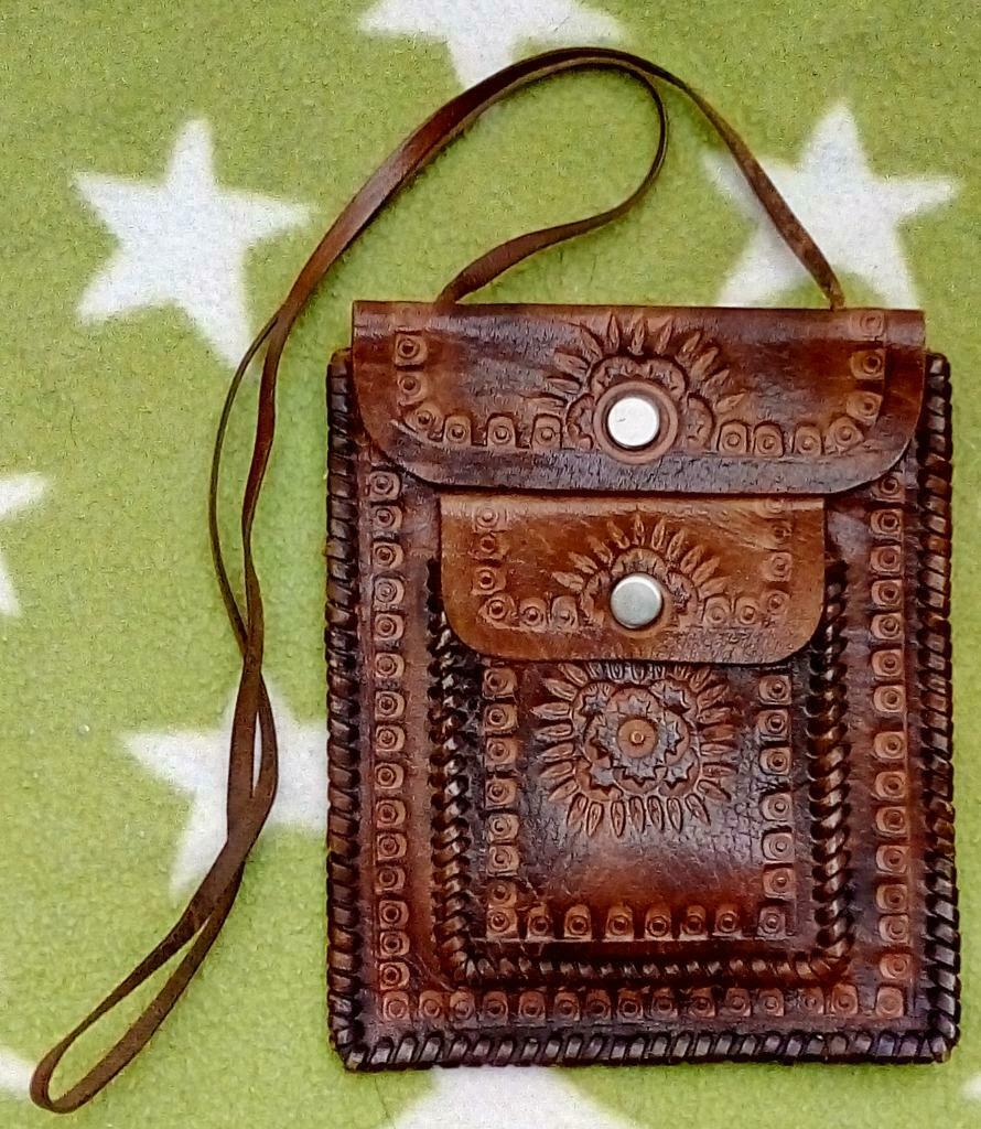 Pochette en cuir issu de l'artisanat mexicain 15 €, Ophalen, Nieuw, Overige kleuren, Schoudertasje