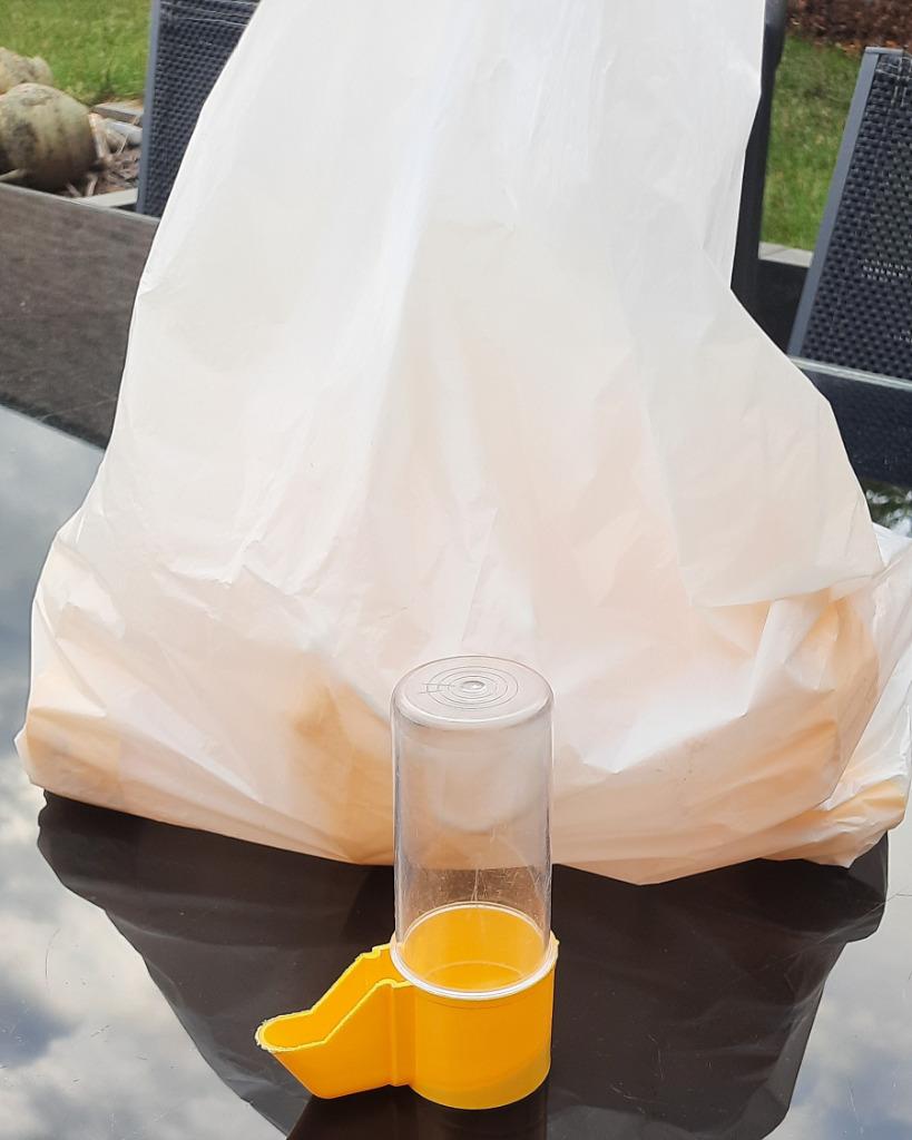 Gratis Drinkfontein, plastiek eetpotjes, Enlèvement ou Envoi, Utilisé, Accessoires pour cage
