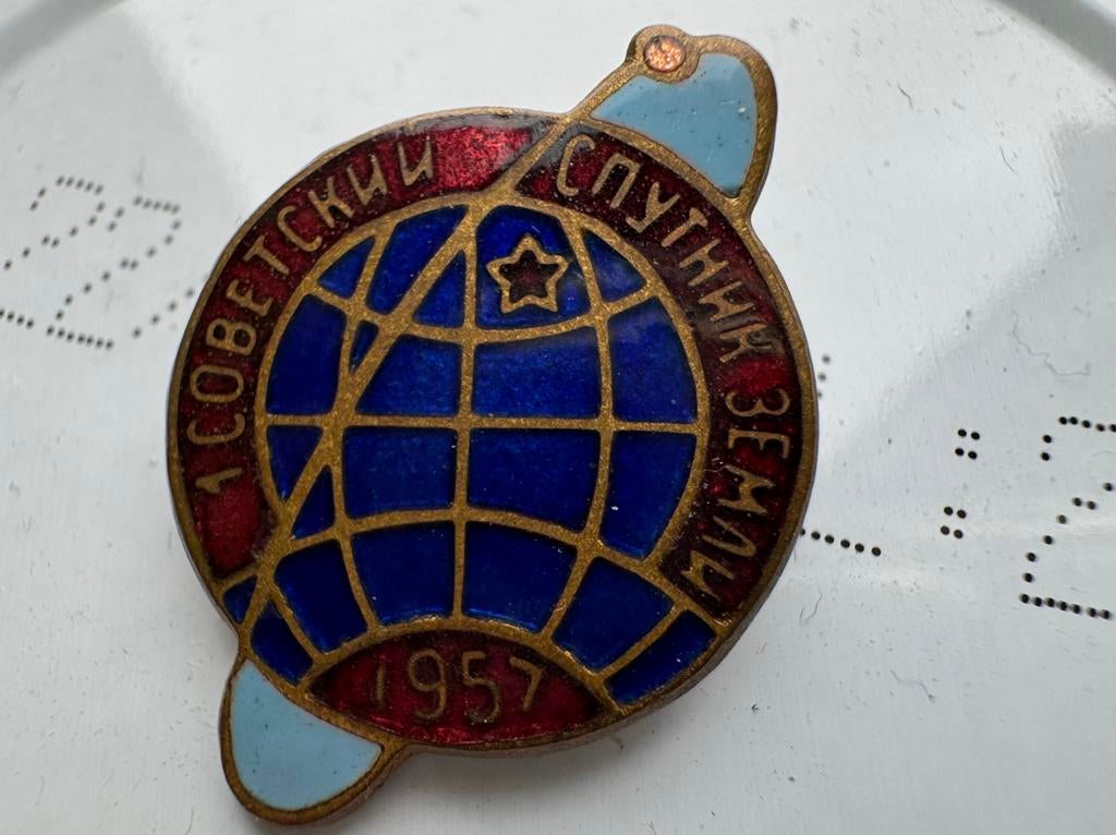 Vintage Sputnik 1 space pin badge, Overige materialen, Verzenden, Minder dan 4 cm, Zo goed als nieuw