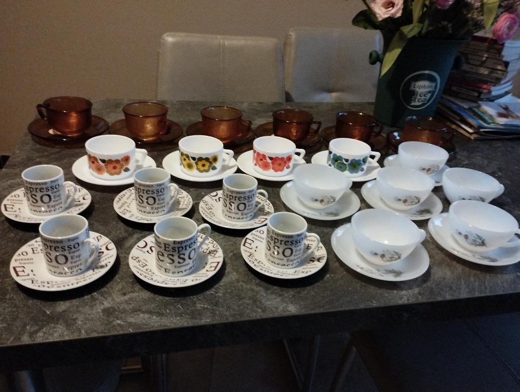 Tasses et sous-tasses vintage et bibelots divers, Enlèvement, Comme neuf, Autres types