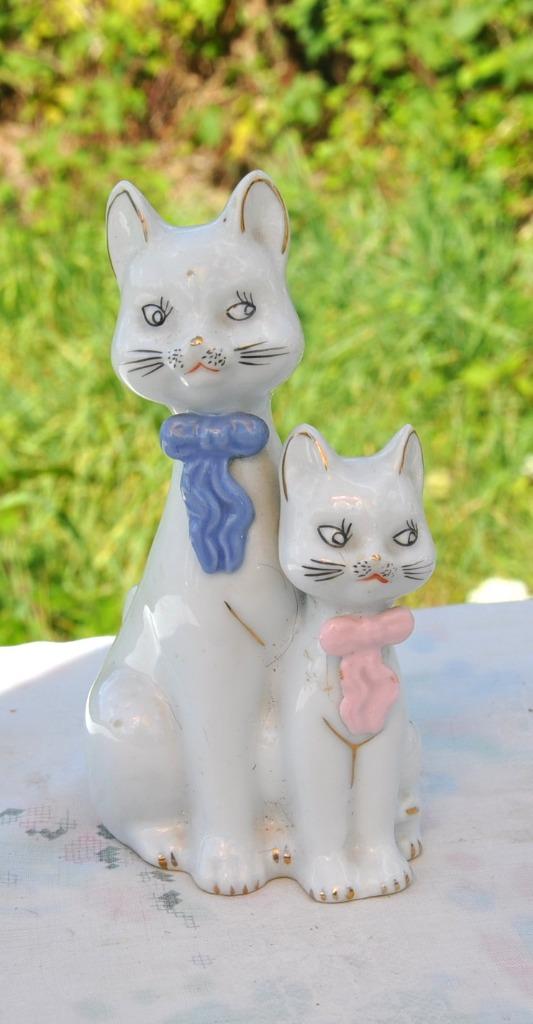 chats collection en porcelaine blanche nœud rose et bleu, Enlèvement ou Envoi, Comme neuf, Chien ou Chat, Statue ou Figurine