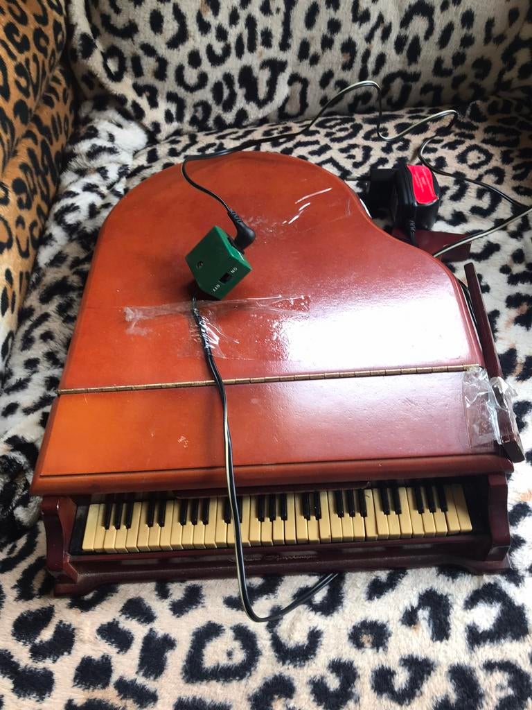 MUZIEKDOOS PIANO LARA’S THEME + adapter, Antiek en Kunst, Ophalen