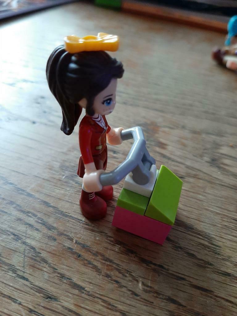 Personnage lego friends  - nettoyeuse hôtel, Enlèvement ou Envoi, Comme neuf, Lego