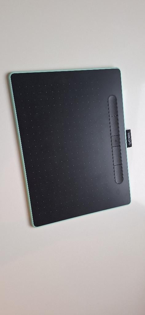 Tablette Wacom intuos medium, Ophalen, Zo goed als nieuw, Draadloos, Wacom