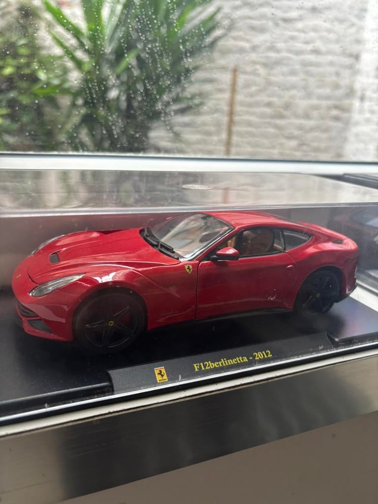 Lot Ferrari 1/24 Bburago – Enzo 2002 & F12 Berlinetta, Enlèvement, Comme neuf