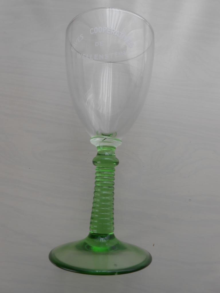 6 x MOEZEL WIJN GLAZEN OP HOGE VOET WELLENSTEIN, Verzamelen, Glas en Drinkglazen, Ophalen