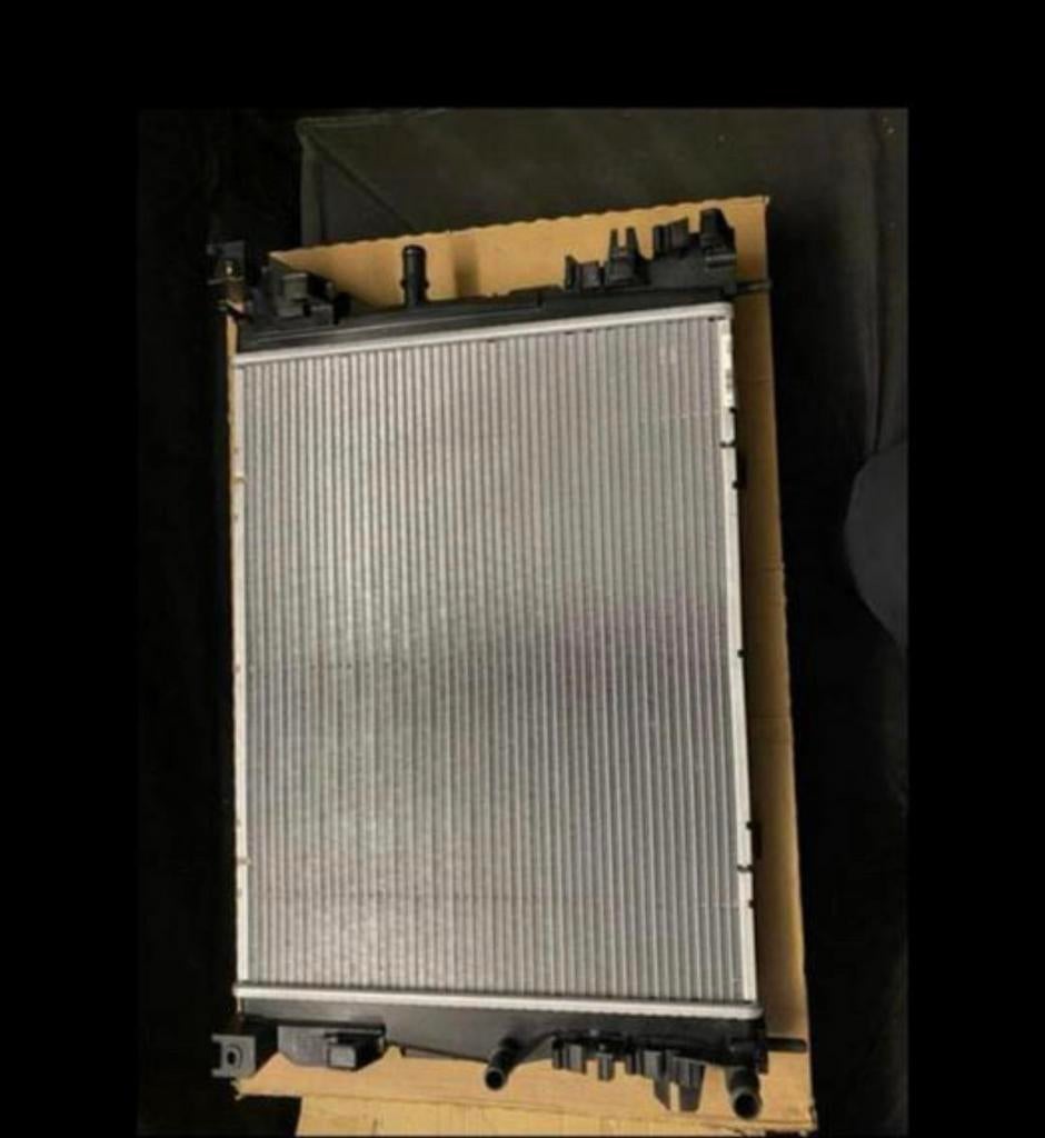 Radiateur Reno 214104950R, Autos : Pièces & Accessoires, Moteurs & Accessoires, Enlèvement