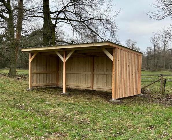 Schuilstal 3x6, Weidegang, 2 of 3 paarden of pony's