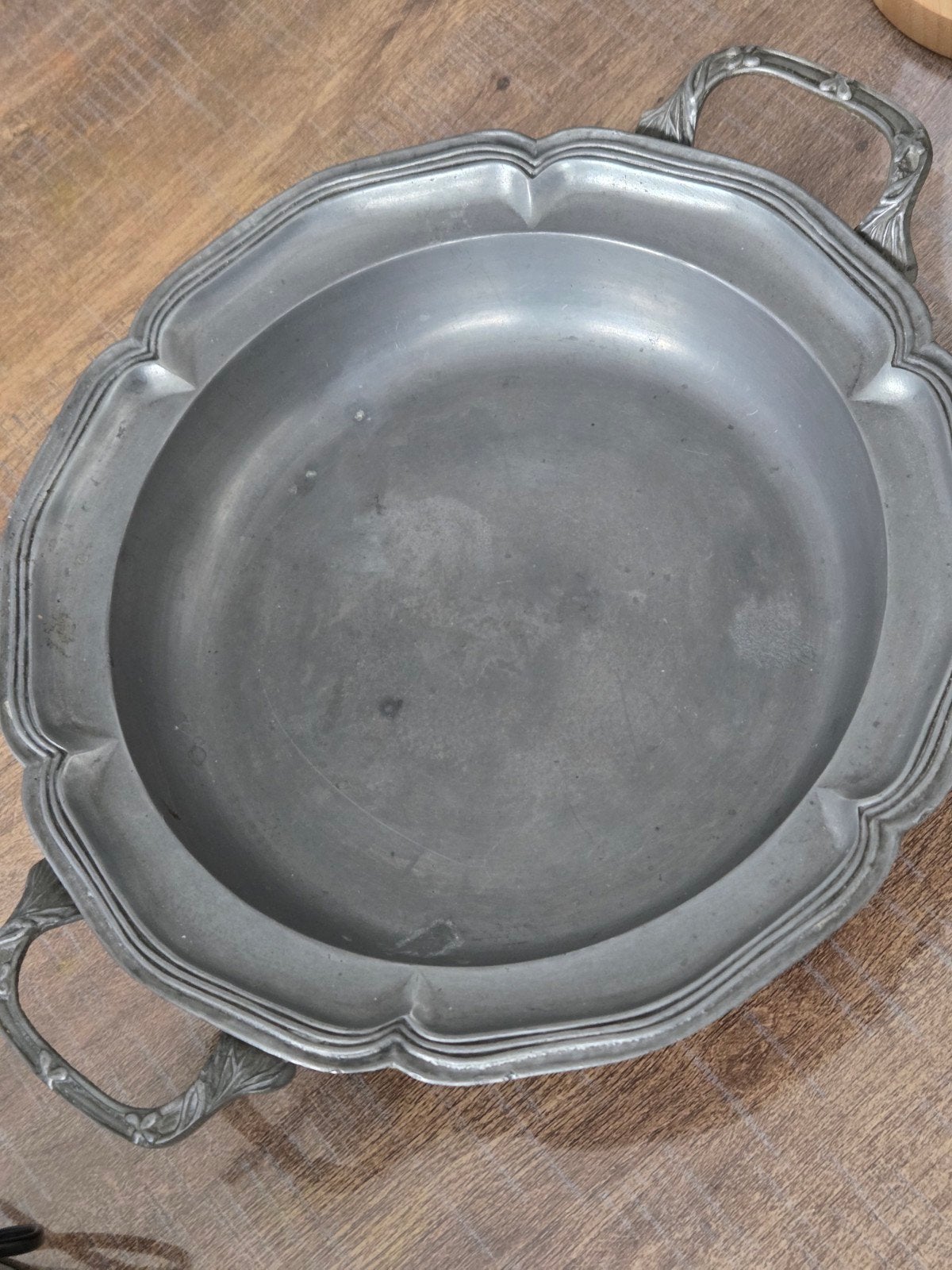 Ancien Plat en Étain à bords chantournés, Enlèvement ou Envoi