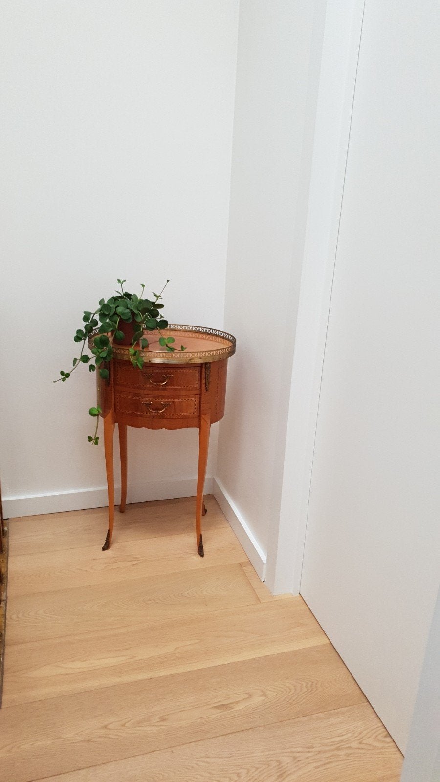 vintage bijzettafel/nachtkastje, Ophalen