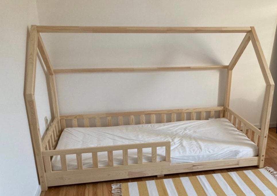 Bedhuisje, Kinderen en Baby's, Kinderkamer | Bedden, Ophalen, 85 tot 100 cm, Zo goed als nieuw, Matras
