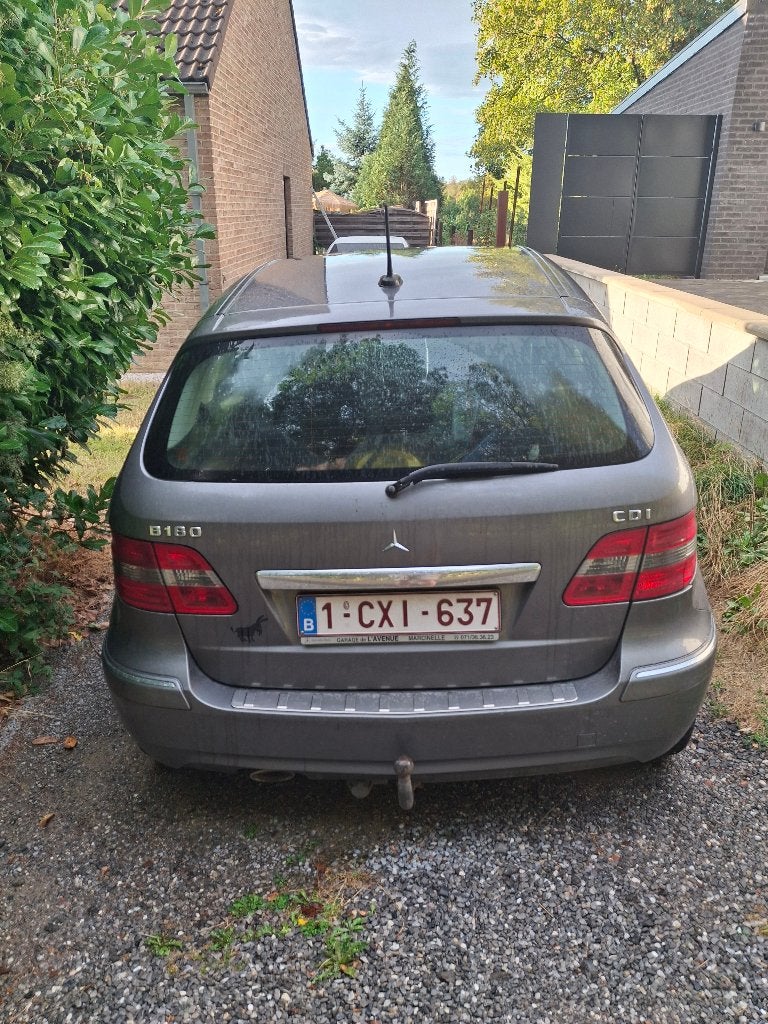 Mercedes B180 d, Argent ou Gris, Achat, Boîte manuelle, Noir