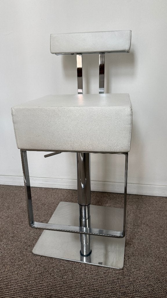 barkruk wit leder, Huis en Inrichting, Barkrukken, Ophalen, Gebruikt, Leer, 90 cm of meer
