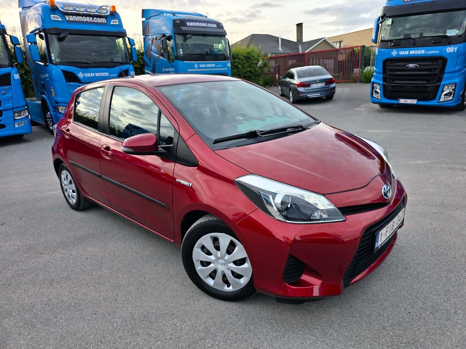 Toyota Yaris Hybride/Essence /2015/61000 km, Autos, Toyota, Rouge, Euro 5, Achat, https://public.car-pass.be/vhr/bf92be12-61fd-4faa-b514-23fadfff0971