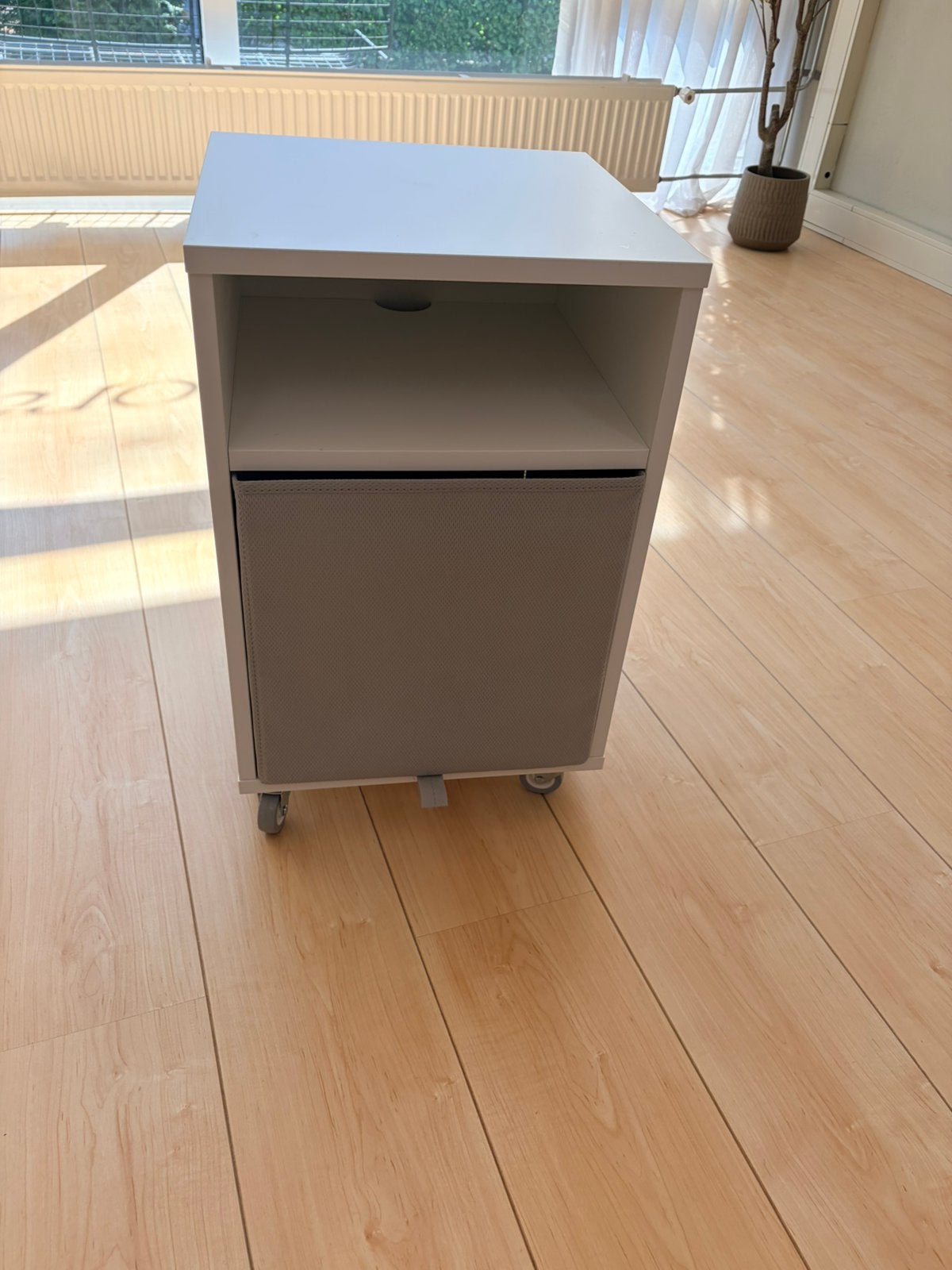 Ikea Vihals kast op wieltjes, Huis en Inrichting, Ophalen, Zo goed als nieuw