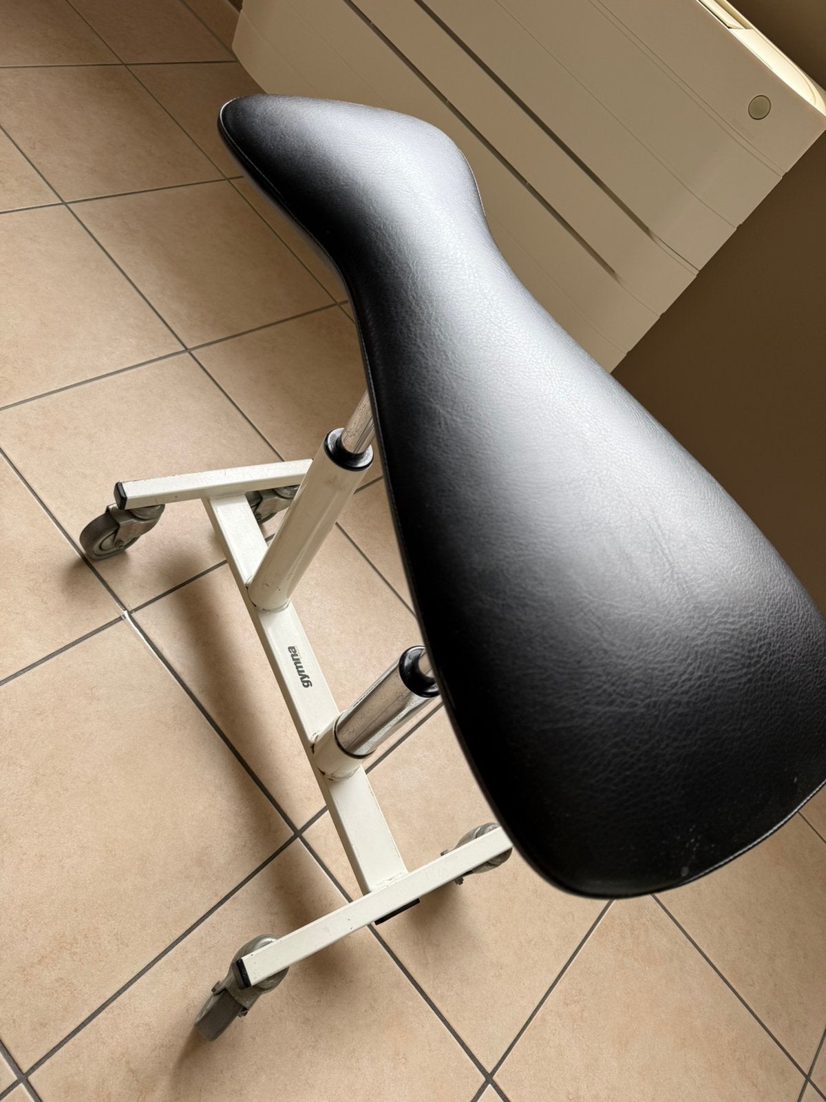 tabouret de travail ergonomique sur roulettes, Enlèvement