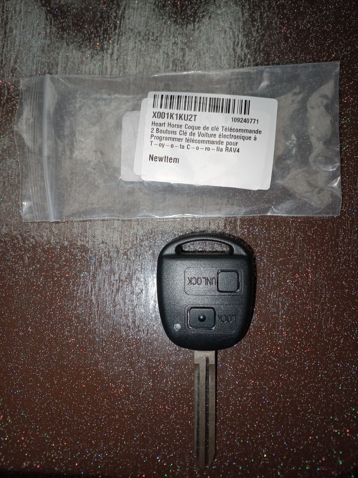 coque de clef de voiture de rechange à 2 boutons . neuve., Enlèvement ou Envoi