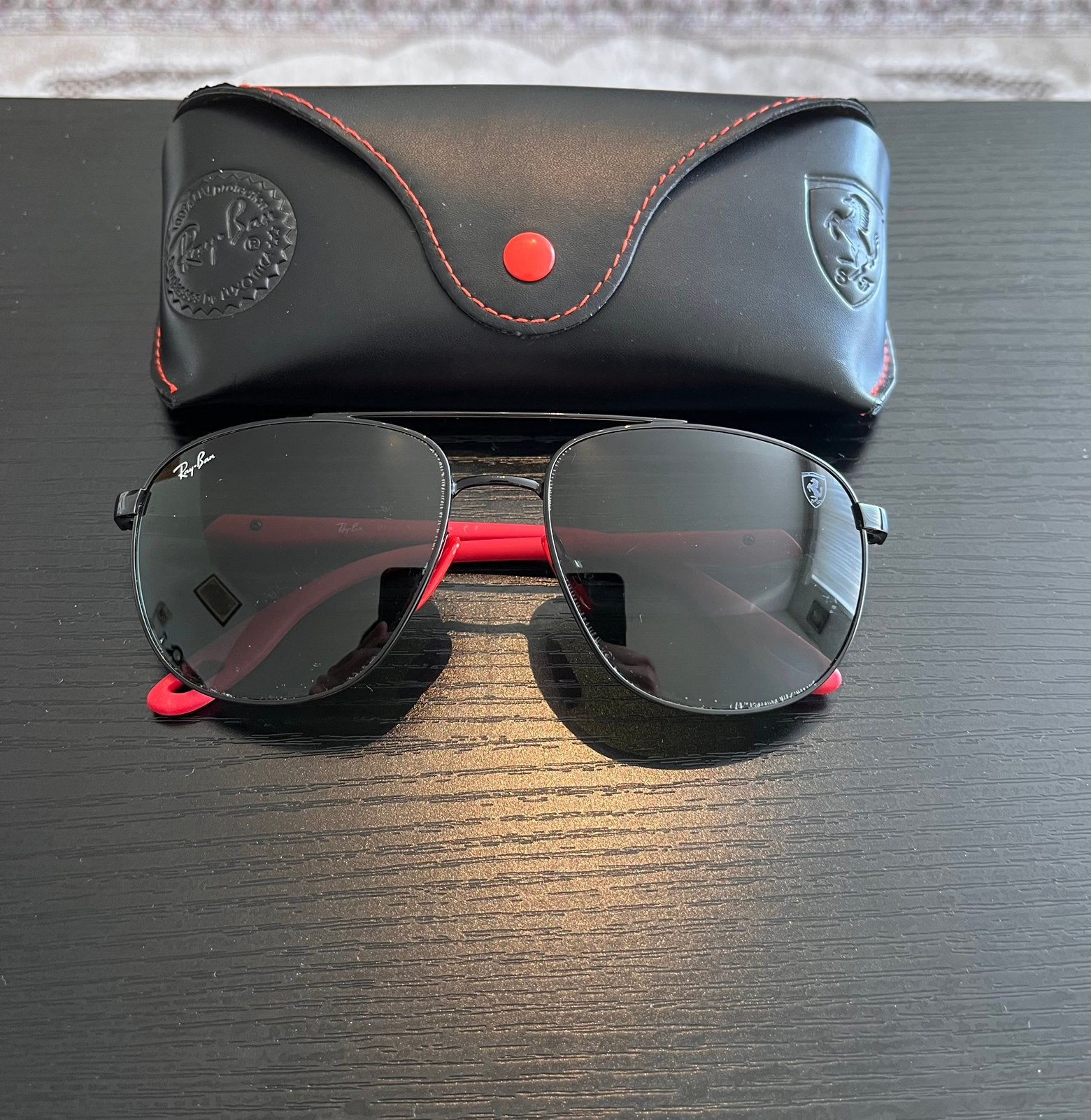 Lunettes de soleil Ray-Ban Ferrari avec étui, Enlèvement, Comme neuf, Lunettes, Ray-Ban