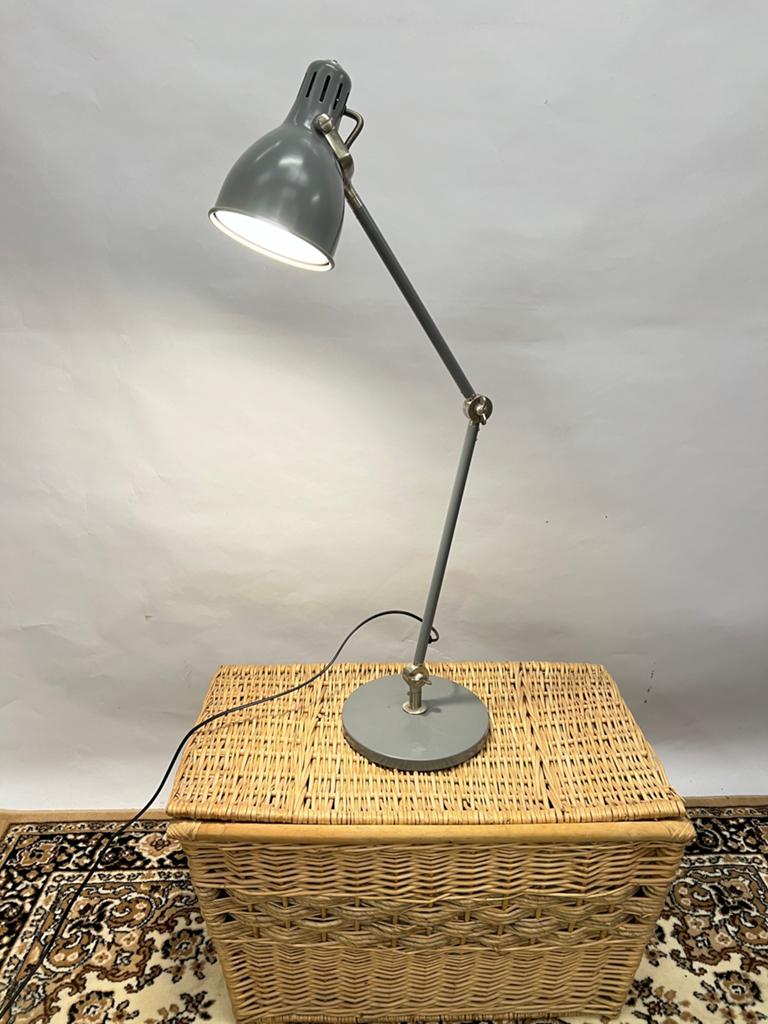 Lampe de bureau IKEA Aröd - style industriel - gris, Enlèvement, Comme neuf, Métal, 75 cm ou plus