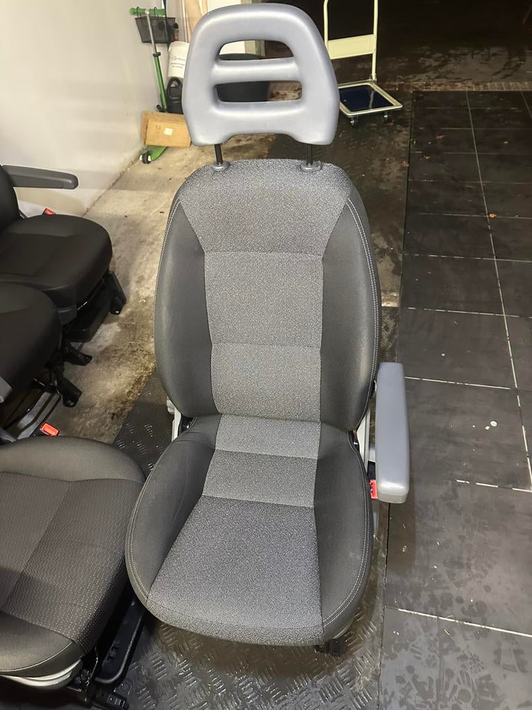 Bijrijdersstoel Ducato Boxer Ducato buscamper Grijs / Zwart, Auto-onderdelen, Ophalen of Verzenden, Gebruikt, Opel