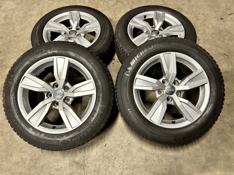 16 inch originele velgen + winterbanden Audi A4 B9 8W0601025, Auto-onderdelen, Gebruikt, -, Banden en Velgen, -