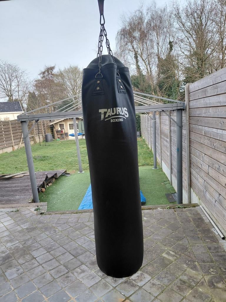 Bokszak Taurus, Enlèvement, Sac de boxe