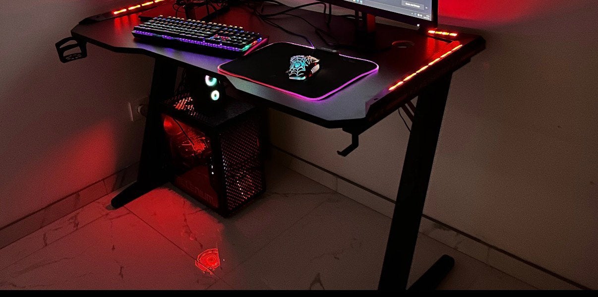 Gamin tafel en gaming stoel, Computers en Software, Desktop Pc's, Ophalen, Zo goed als nieuw, Gaming