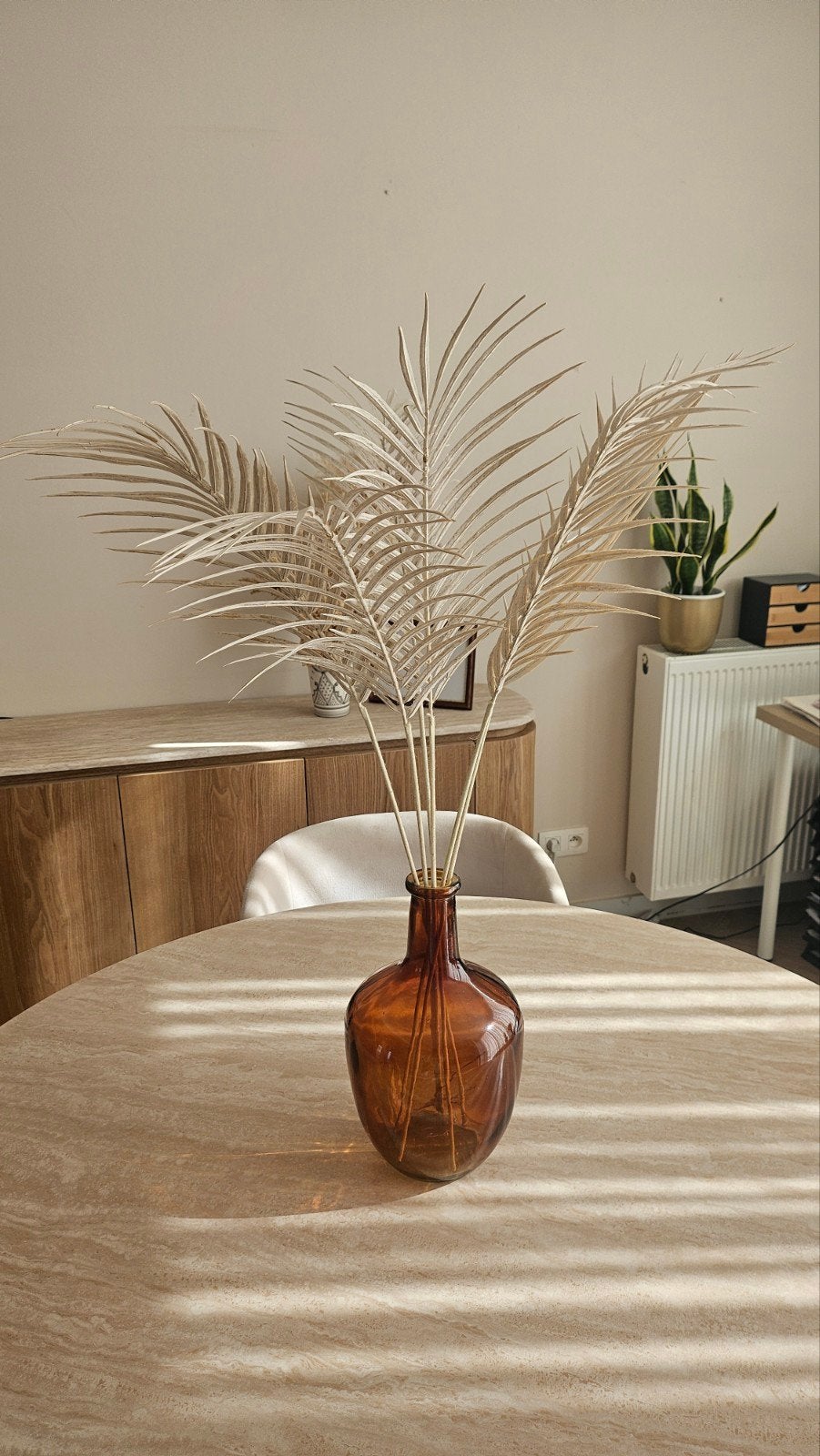 Decoratieve bruine glazen vaas met namaaktakken, Huis en Inrichting, Ophalen