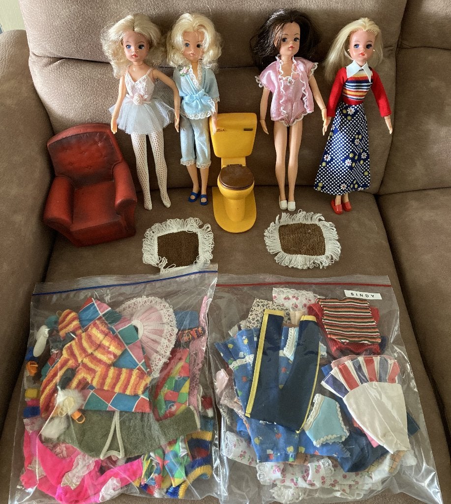 zolderopruiming: partij oude SINDY poppen met extra kleding, Ophalen of Verzenden, Gebruikt, Fashion Doll