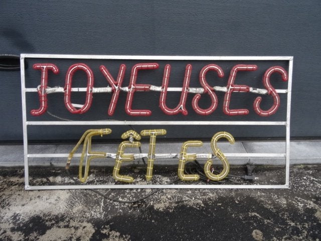 Ancienne enseigne lumineuse : JOYEUSES FETES, Enlèvement
