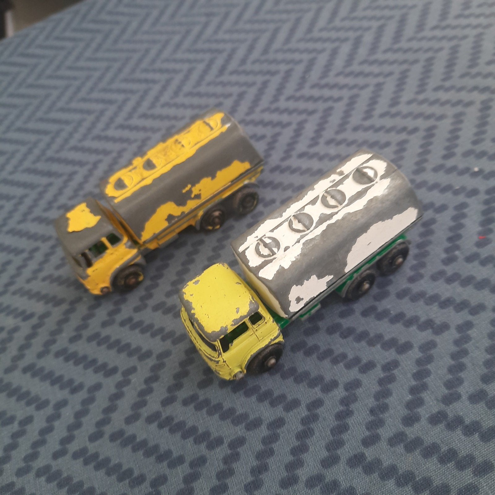 MATCHBOX UK * Lot de 2 pièces. CITERNE À ESSENCE Bedford *VI, Hobby & Loisirs créatifs, Voitures miniatures | 1:87, Utilisé, Bus ou Camion