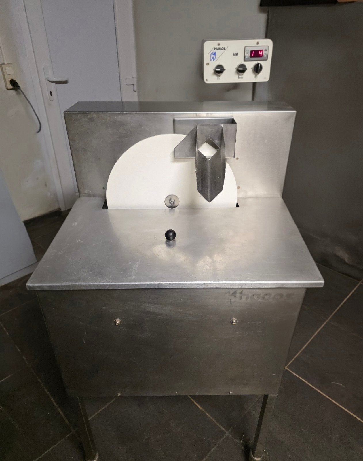 JKV chocoladewielmachine 30 kg met triltafel – professioneel, Elektronische apparatuur, Ophalen, Gebruikt