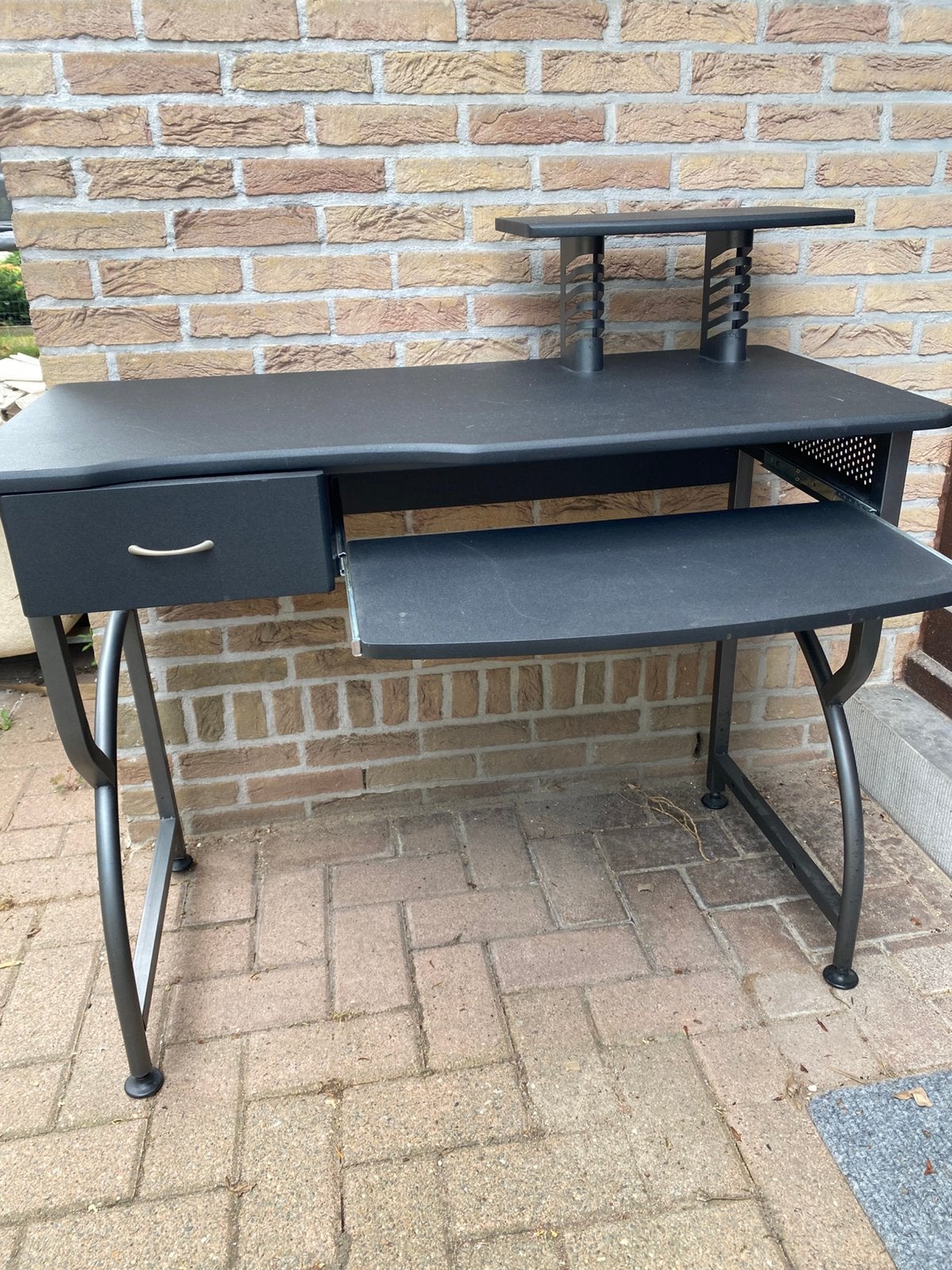 Gratis bureau, Enlèvement, Utilisé