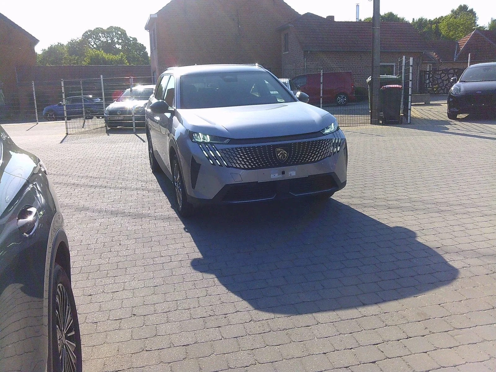 Peugeot 5008 automaat benzine hybrid 145ch e dcs6 (bj 2025), Auto's, Peugeot, Gebruikt, Zwart, 136 pk, 7 zetels