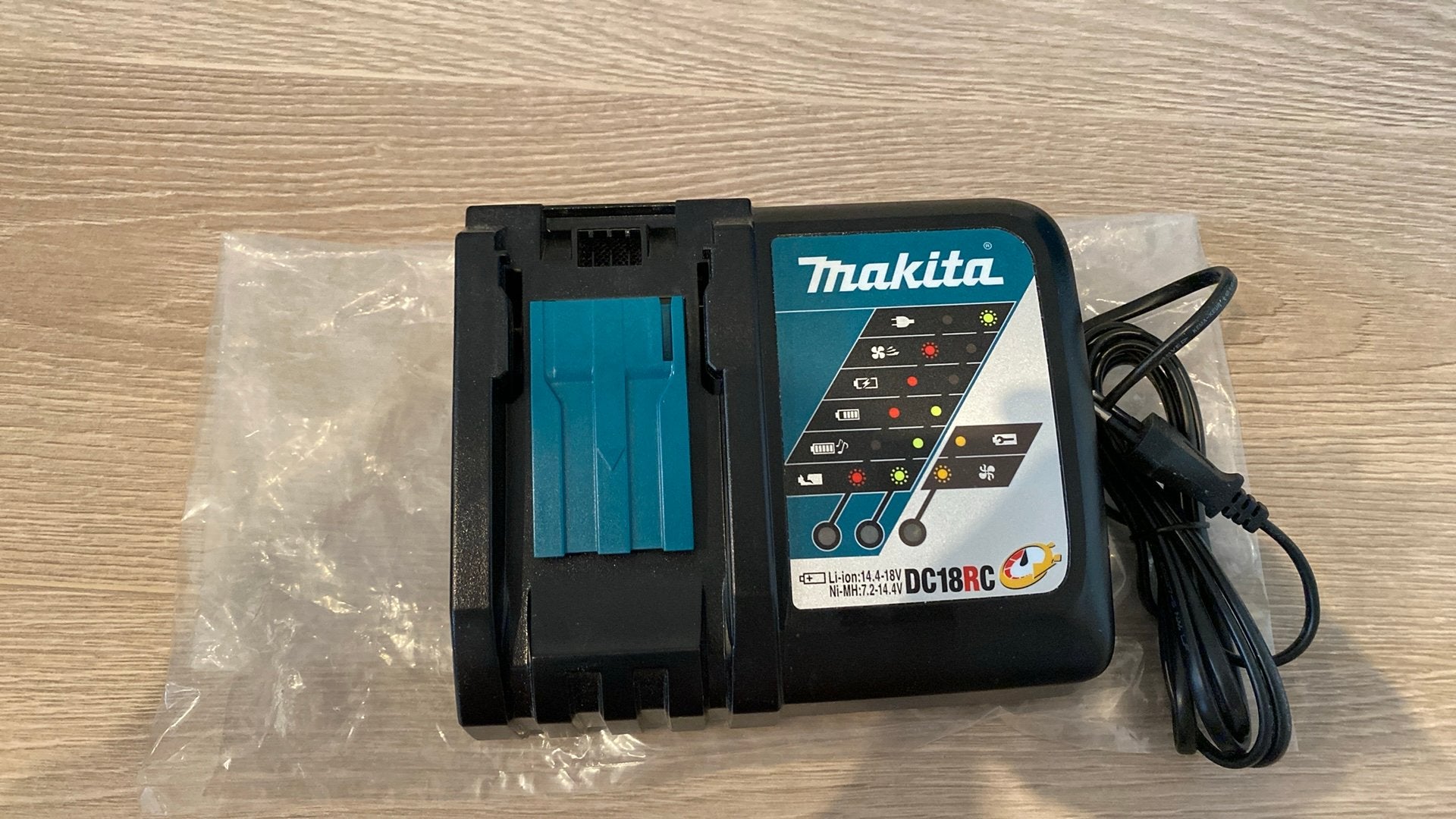 Makita batterij lader dc18rc, nieuw., Bricolage & Construction, Outillage | Pièces de machine & Accessoires, Enlèvement, Neuf