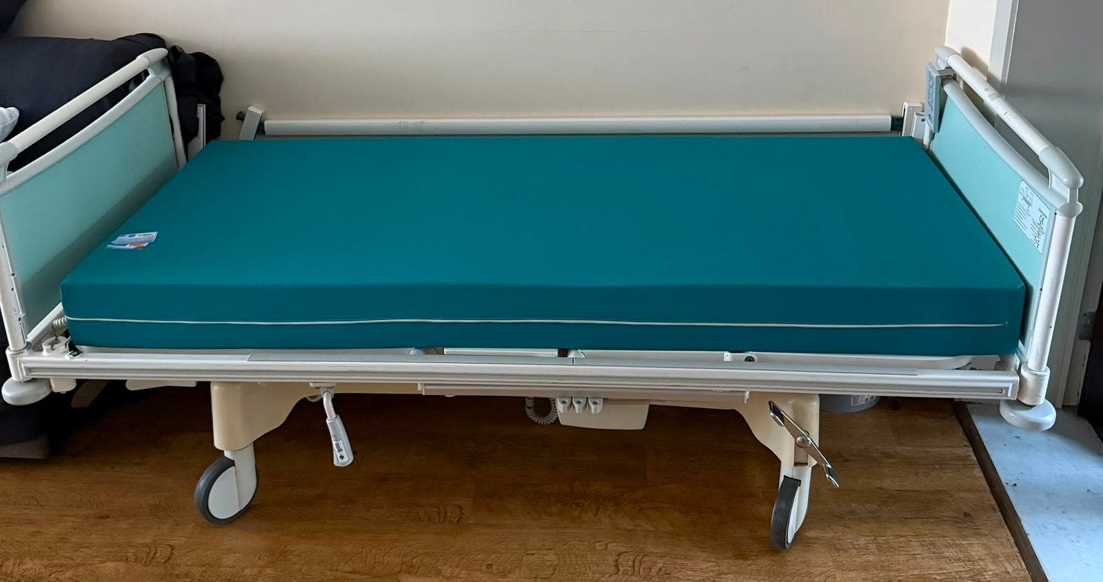 Ziekenhuisbed met matras, merk stiegelmeyer, Huis en Inrichting, Slaapkamer | Slaapbanken, Ophalen, 90 cm, Eenpersoons, Wit