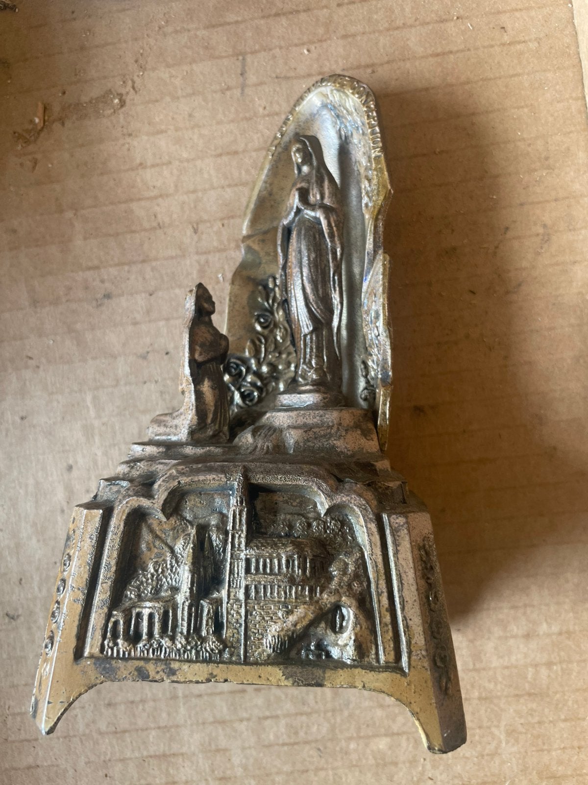 Muziekdoosje Lourdes, Ophalen