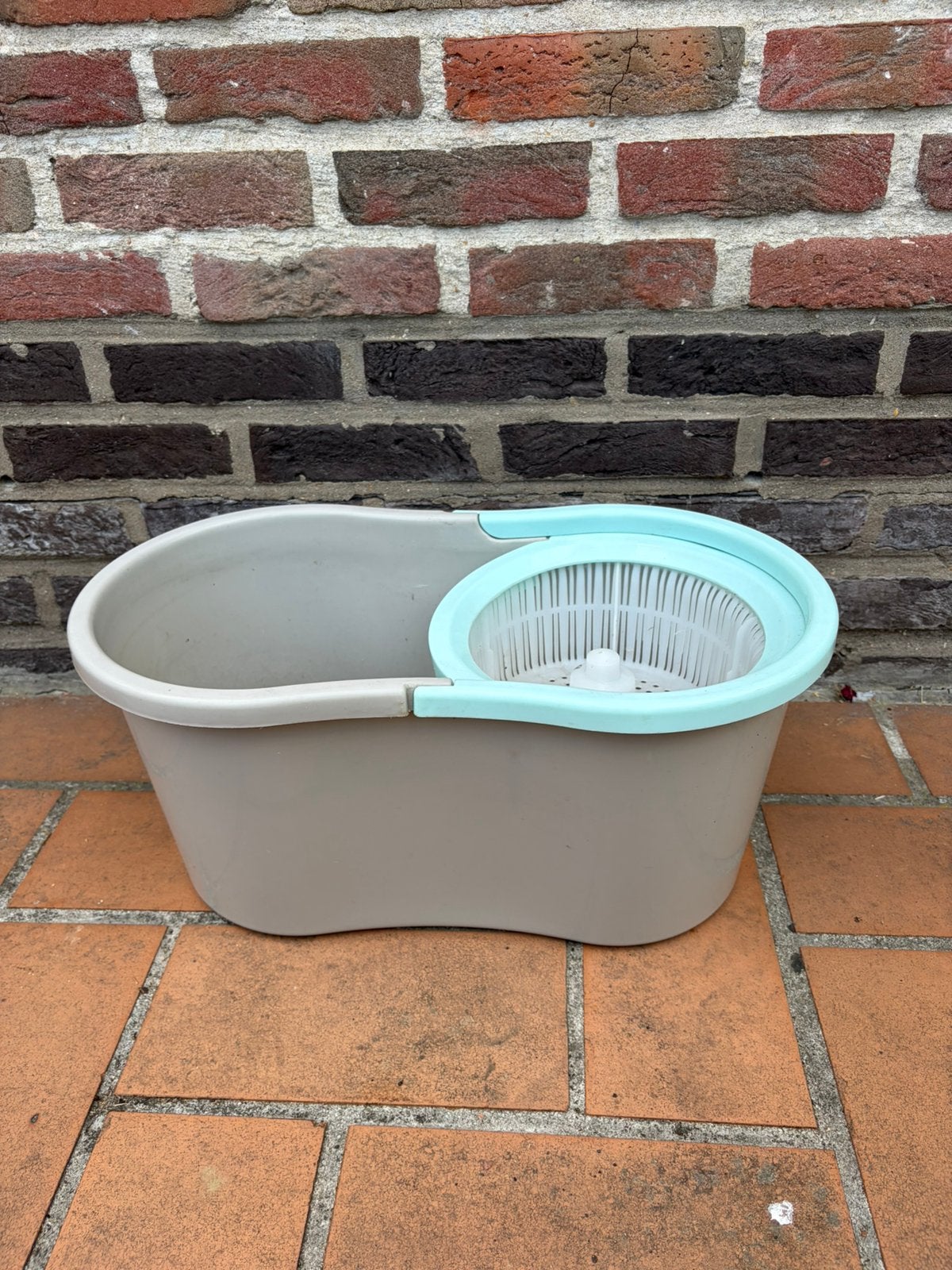 Mop bucket, Ophalen