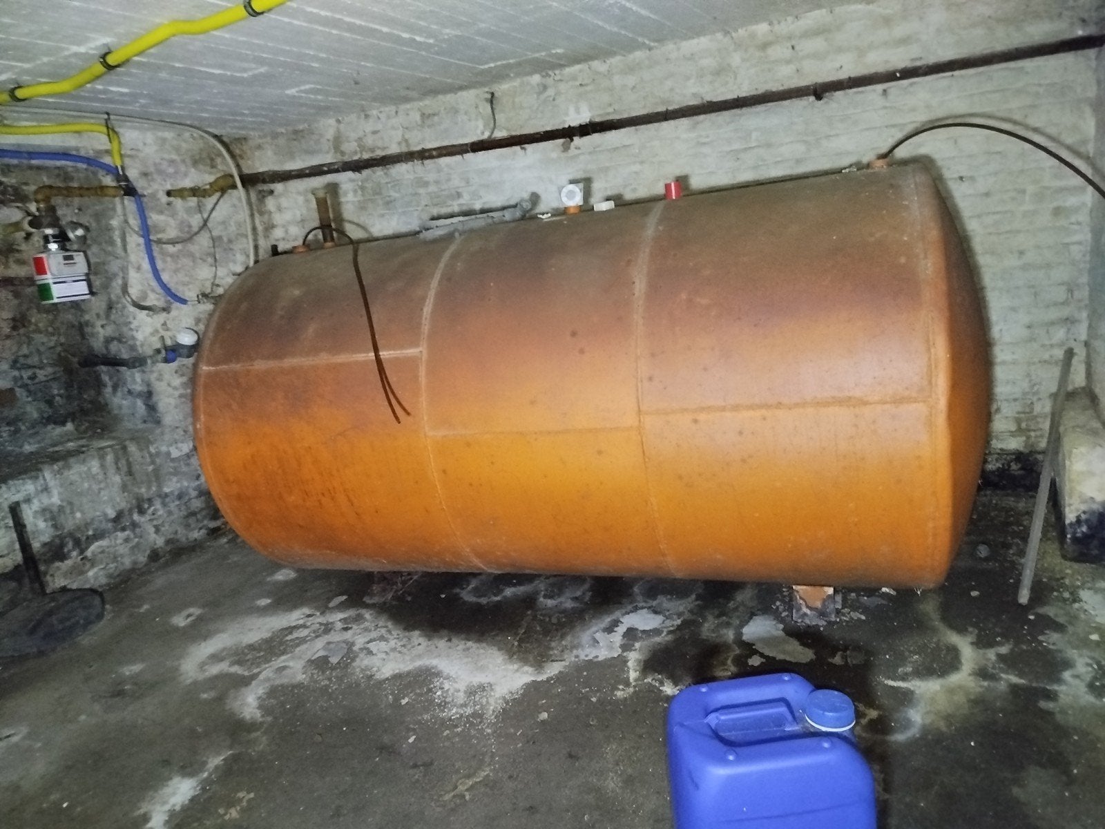 Citerne mazout a donner 
Se trouve dans la cave donc à décou, Enlèvement