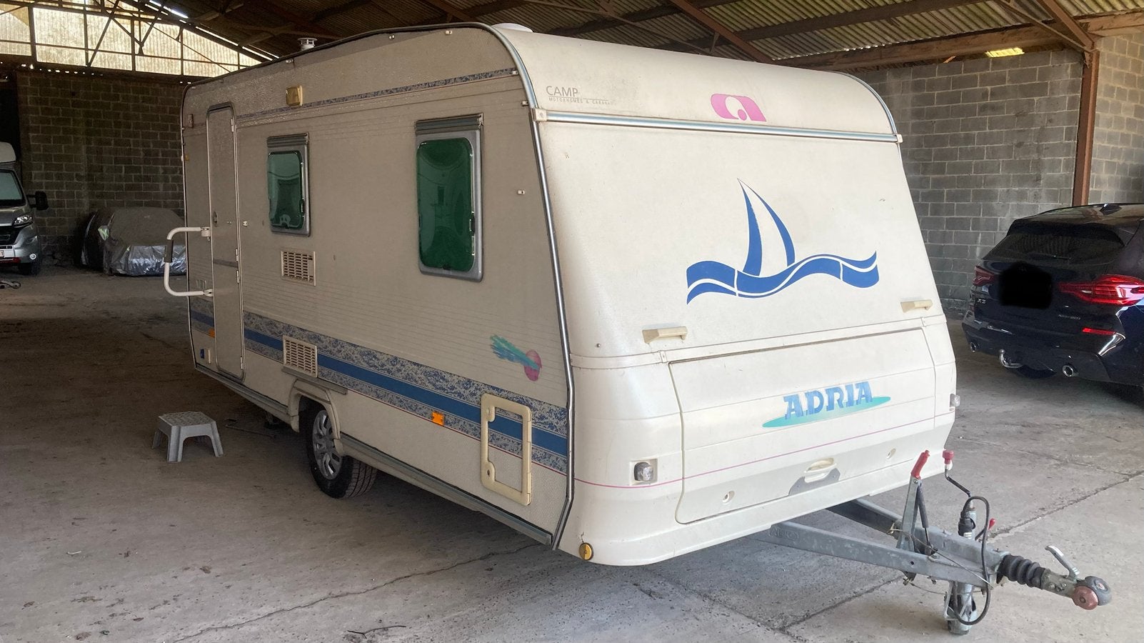 Adria Unica 432PX met veel laadvermogen !!!!!, Grand lit, Jusqu'à 4, 5 à 6 mètres, 750 - 1000 kg